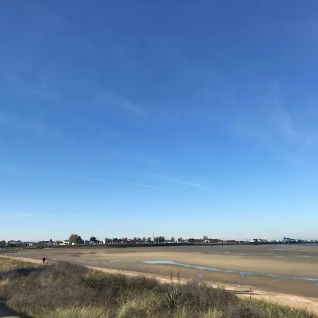 Accès direct mer. Plage du Débarquement Ouistreham Esterno foto